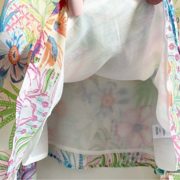 NWT Boutique Colorful Floral Asymmetrical Hem Tank Top Size Small - Picture 2 of 4